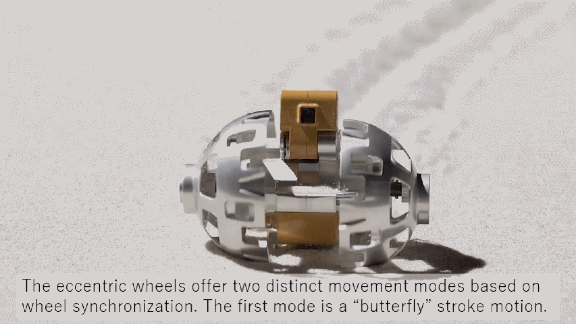 Ay'da Gezen 'Sürünen' Robot Tarihi Kareyi Yakaladı