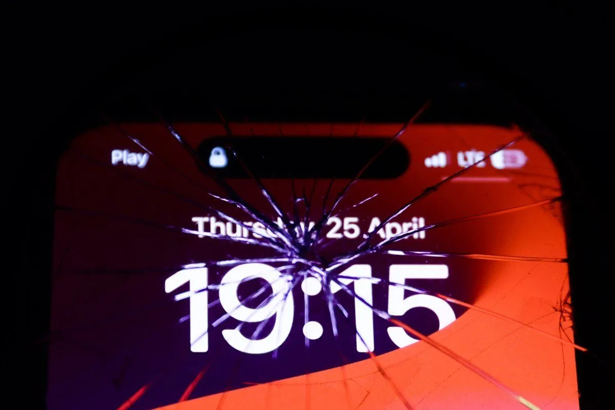 iOS 26 Güvenliği Geliştirdi Apple, Ancak Gizlice Hileli Araçlar İnsanları Tehdit Ediyor